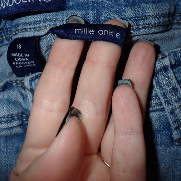 Bandolino Millie Ankle Women's Raw Hem Distressed Light Wash Jeans size 16 - Picture 3 of 9